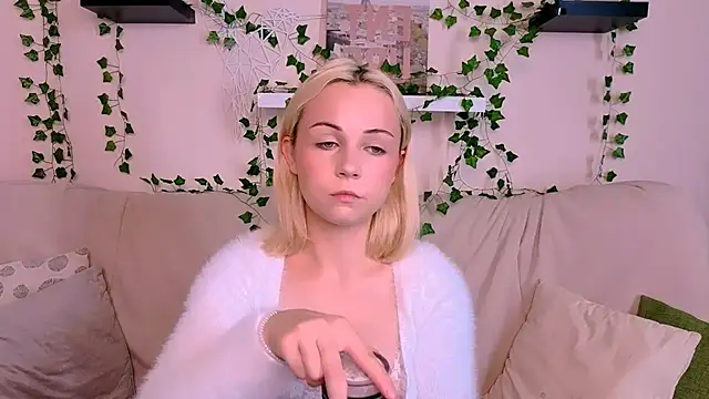 Snapshot of Charlotte_Colinss chatting on September 25, 2025, 5:11 am Charlotte Colinss online show from September 25, 2025, 5:11 am