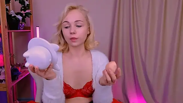 Snapshot of Charlotte_Colinss chatting on October 7, 2025, 3:36 am Charlotte Colinss online show from October 7, 2025, 3:36 am