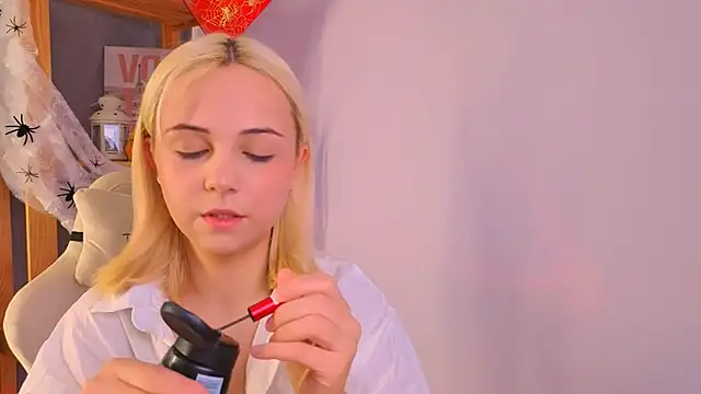 Snapshot of Charlotte_Colinss chatting on October 25, 2025, 3:47 am Charlotte Colinss online show from October 25, 2025, 3:47 am