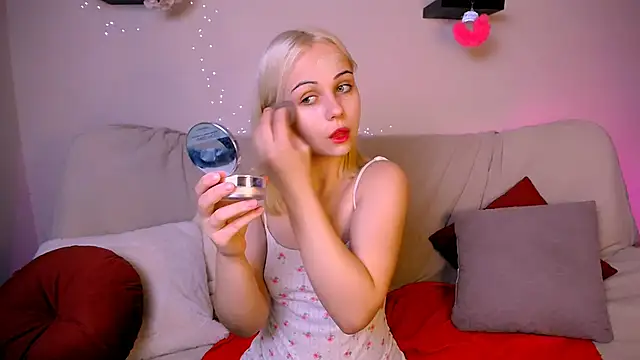 Snapshot of Charlotte_Colinss chatting on November 8, 2025, 5:18 am Charlotte Colinss online show from November 8, 2025, 5:18 am