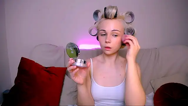 Charlotte Colinss online show from February 15, 2026, 4:09 am