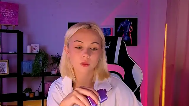 Snapshot of Charlotte_Colinss chatting on May 29, 2026, 4:21 am Charlotte Colinss online show from May 29, 2026, 4:21 am