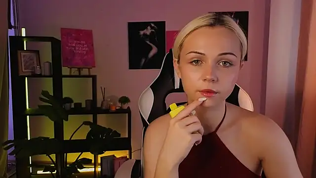 Charlotte Colinss online show from June 22, 2026, 4:31 am