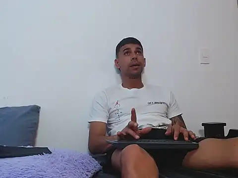 Snapshot of allanjones15 chatting on September 8, 2025, 9:03 pm allanjones15 online show from September 8, 2025, 9:03 pm