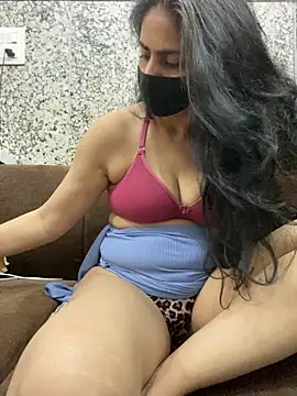 SashaPatel online show from June 15, 2026, 2:36 am
