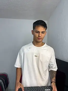 Alex mojica online show from February 10, 2026, 6:17 am