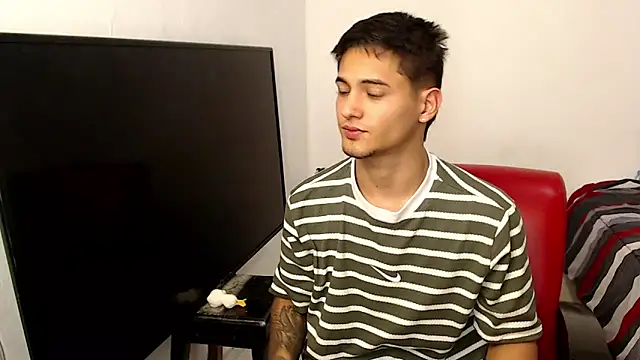 Alex mojica online show from February 18, 2026, 6:09 am