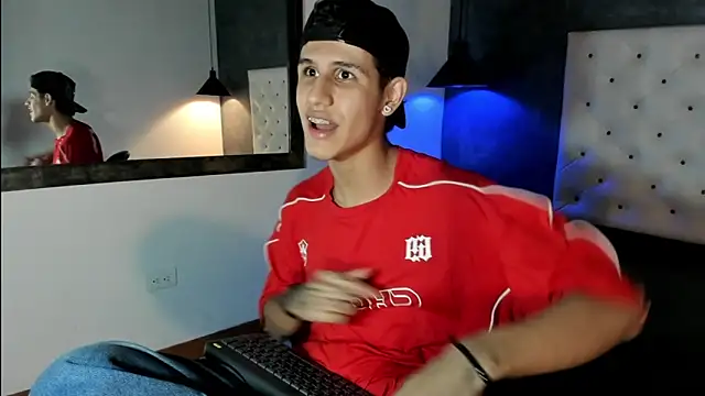 Snapshot of _realwav chatting on November 7, 2025, 5:35 pm realwav online show from November 7, 2025, 5:35 pm