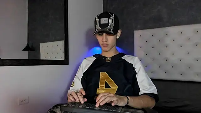 Snapshot of _realwav chatting on November 22, 2025, 4:22 am realwav online show from November 22, 2025, 4:22 am