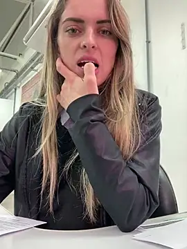 Snapshot of SweetGraciosa chatting on September 26, 2025, 3:27 pm SweetGraciosa online show from September 26, 2025, 3:27 pm