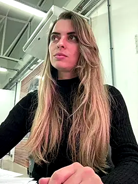 Snapshot of SweetGraciosa chatting on October 10, 2025, 3:22 pm SweetGraciosa online show from October 10, 2025, 3:22 pm