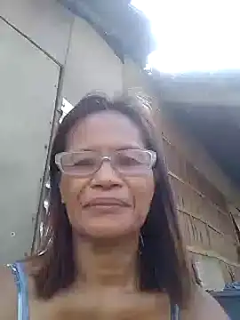 Snapshot of Kristen05 chatting on November 19, 2025, 12:43 am Kristen05 online show from November 19, 2025, 12:43 am