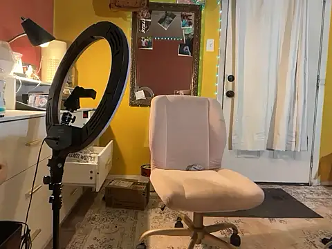 Snapshot of bearcub300 chatting on November 7, 2025, 12:32 am bearcub300 online show from November 7, 2025, 12:32 am