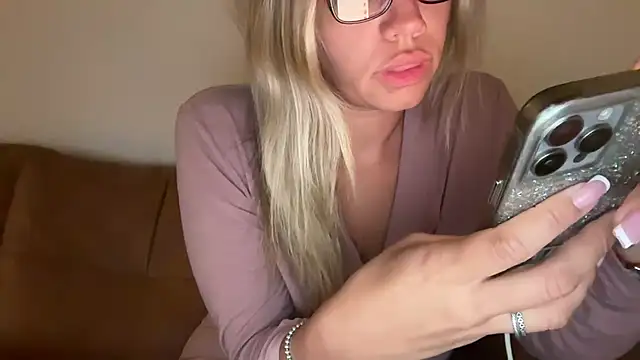 Snapshot of prettyykitty22 chatting on September 21, 2025, 8:38 am prettyykitty22 online show from September 21, 2025, 8:38 am