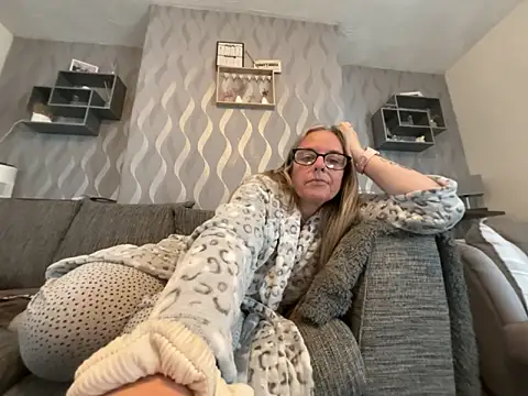 Snapshot of Anastasia-BlondeXX chatting on April 14, 2026, 10:43 am Anastasia-BlondeXX online show from April 14, 2026, 10:43 am