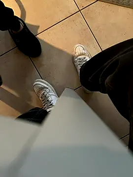 Manu97k online show from October 20, 2025, 2:17 pm