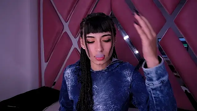Snapshot of Alynn_Bri_ chatting on April 3, 2026, 3:04 am Alynn Bri online show from April 3, 2026, 3:04 am