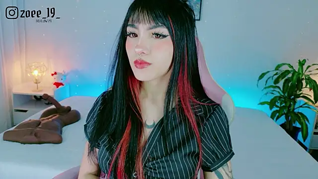cuteezoe online show from April 12, 2026, 3:00 am