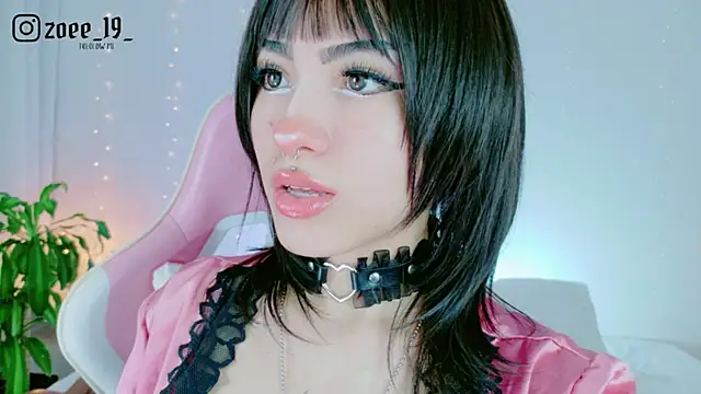 cuteezoe online show from May 2, 2026, 4:06 am