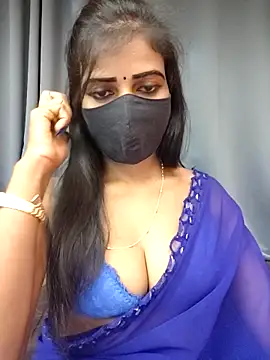 Misss-julli online show from February 12, 2026, 2:23 pm