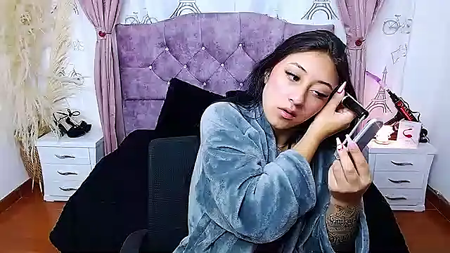 Snapshot of Wendy-13 chatting on October 18, 2025, 11:33 am Wendy-13 online show from October 18, 2025, 11:33 am