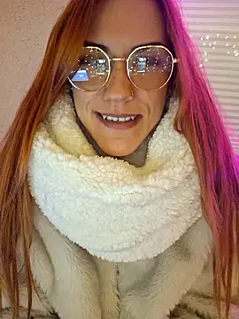 Snapshot of SlimBellaa chatting on October 28, 2025, 9:17 pm SlimBellaa online show from October 28, 2025, 9:17 pm