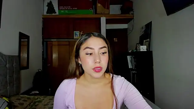 Snapshot of SweetMaddiee_ chatting on December 21, 2025, 7:54 pm SweetMaddiee online show from December 21, 2025, 7:54 pm