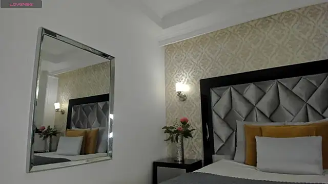 Layla Mackenzie online show from October 15, 2025, 11:27 pm