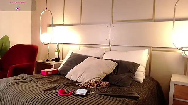 Snapshot of Lina_Montclair chatting on November 6, 2025, 7:15 pm Lina Montclair online show from November 6, 2025, 7:15 pm