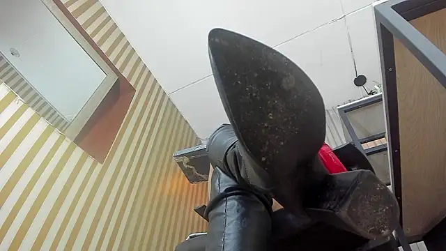 Snapshot of Scarlett_Barnes chatting on March 26, 2026, 12:22 pm Scarlett Barnes online show from March 26, 2026, 12:22 pm