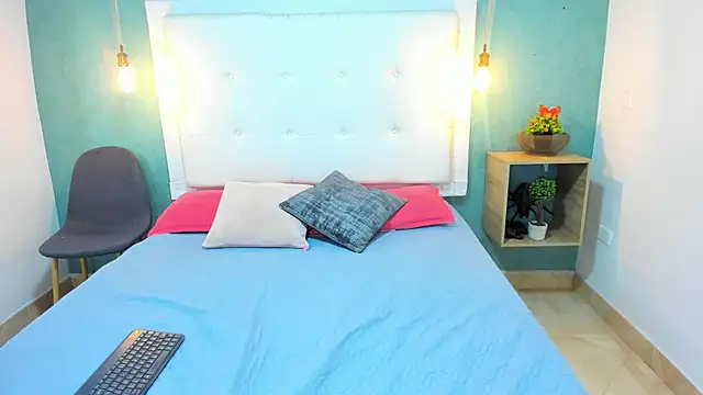 Snapshot of Heidy_milf chatting on November 15, 2025, 8:16 pm Heidy milf online show from November 15, 2025, 8:16 pm