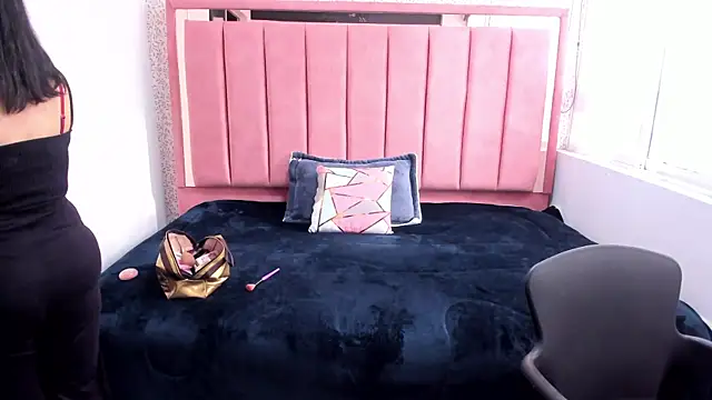 Barbara fox   online show from November 25, 2025, 11:54 am