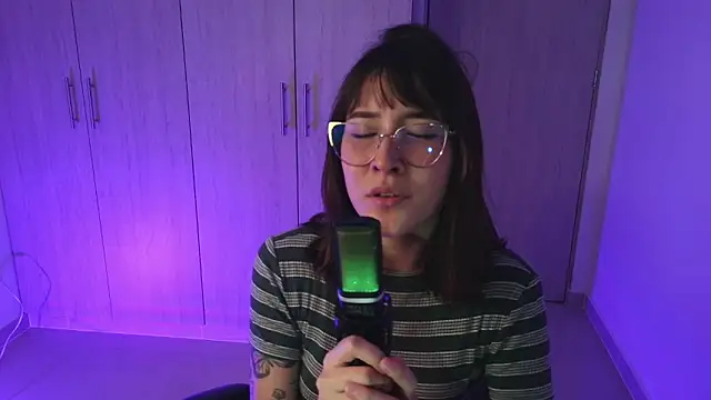 Yulienneg online show from January 10, 2026, 4:58 am