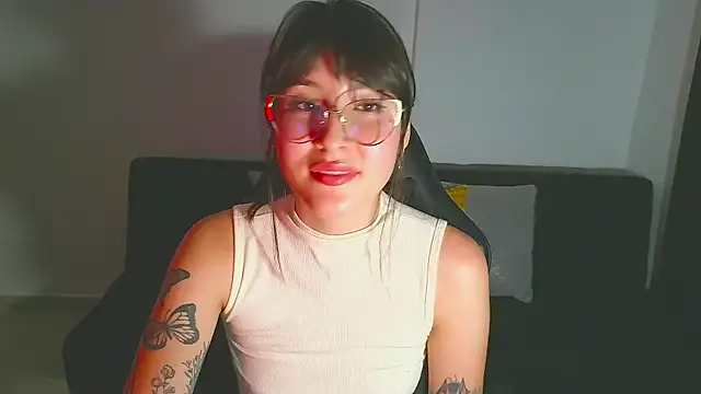 Snapshot of Yulienneg chatting on April 29, 2026, 1:10 am Yulienneg online show from April 29, 2026, 1:10 am
