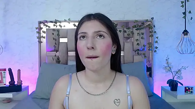 Snapshot of ScarlettRox chatting on September 13, 2025, 11:32 am ScarlettRox online show from September 13, 2025, 11:32 am