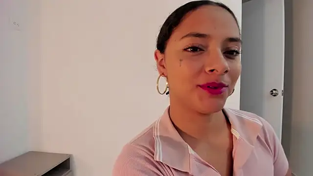 Snapshot of Angellit_Afrodita_ chatting on December 15, 2025, 11:25 am Angellit Afrodita online show from December 15, 2025, 11:25 am