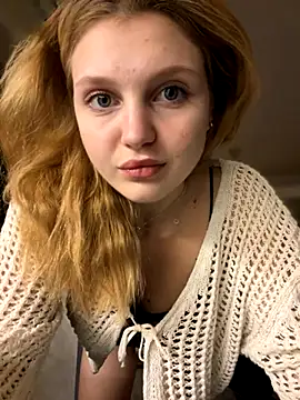 Snapshot of Emaline_Fane chatting on November 1, 2025, 6:21 pm Emaline Fane online show from November 1, 2025, 6:21 pm