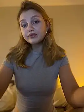 Snapshot of Emaline_Fane chatting on November 3, 2025, 7:04 pm Emaline Fane online show from November 3, 2025, 7:04 pm