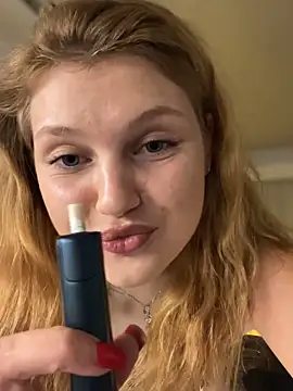 Snapshot of Emaline_Fane chatting on November 16, 2025, 6:13 pm Emaline Fane online show from November 16, 2025, 6:13 pm