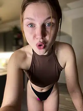 Snapshot of Emaline_Fane chatting on May 8, 2026, 7:08 pm Emaline Fane online show from May 8, 2026, 7:08 pm
