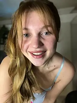 Snapshot of Emaline_Fane chatting on May 17, 2026, 7:43 pm Emaline Fane online show from May 17, 2026, 7:43 pm