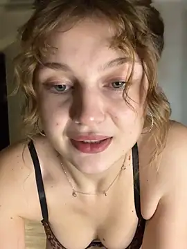 Snapshot of Emaline_Fane chatting on June 2, 2026, 6:43 pm Emaline Fane online show from June 2, 2026, 6:43 pm