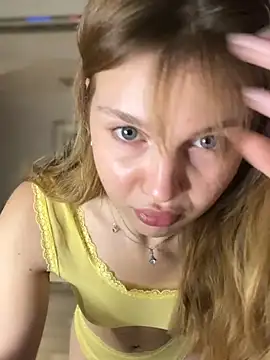 Snapshot of Emaline_Fane chatting on June 20, 2026, 6:54 pm Emaline Fane online show from June 20, 2026, 6:54 pm
