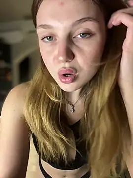 Snapshot of Emaline_Fane chatting on July 8, 2026, 6:23 pm Emaline Fane online show from July 8, 2026, 6:23 pm