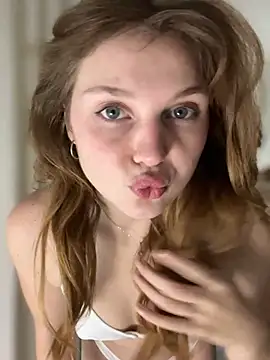 Snapshot of Emaline_Fane chatting on July 15, 2026, 6:46 pm Emaline Fane online show from July 15, 2026, 6:46 pm