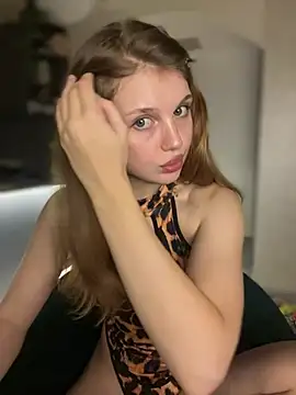 Snapshot of Emaline_Fane chatting on July 28, 2026, 7:39 pm Emaline Fane online show from July 28, 2026, 7:39 pm