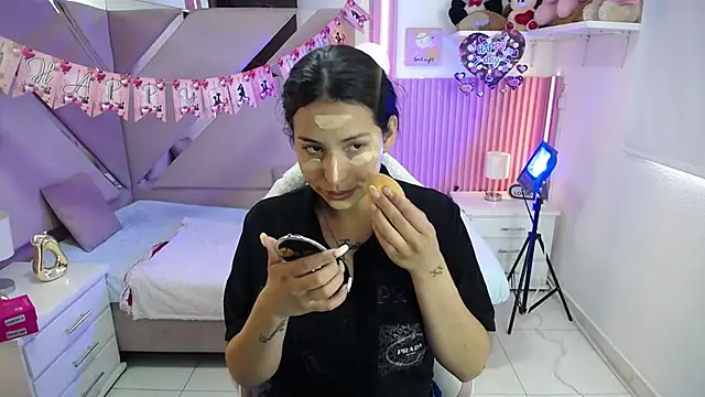 Mia garcia28 online show from February 23, 2026, 7:55 pm