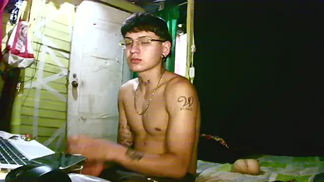 Snapshot of Ebebyjuan chatting on May 3, 2026, 11:44 pm Ebebyjuan online show from May 3, 2026, 11:44 pm