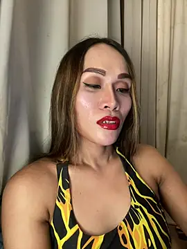 RomanticPearlTS online show from May 14, 2026, 2:13 pm