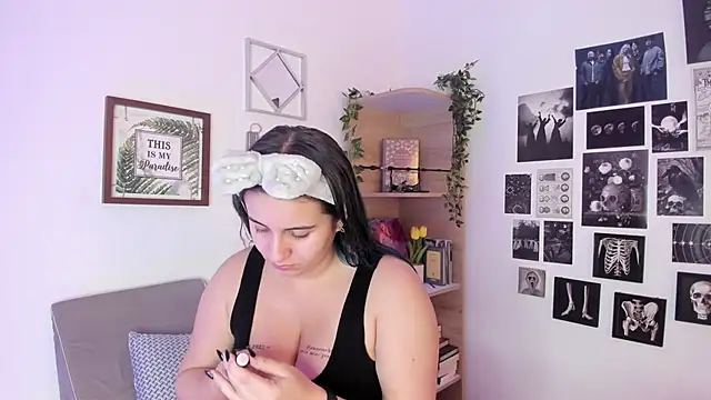 Snapshot of Lana_Herondale chatting on October 30, 2025, 9:26 pm Lana Herondale online show from October 30, 2025, 9:26 pm